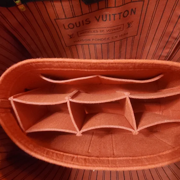 Louis Vuitton Neverfull Bag and Wristlet - Picture 12 of 14